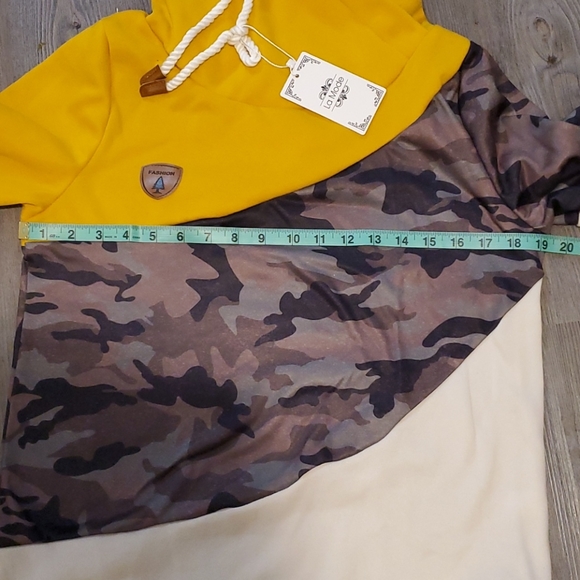 La Mode | Camouflage Contrast Hoodie - Picture 5 of 6